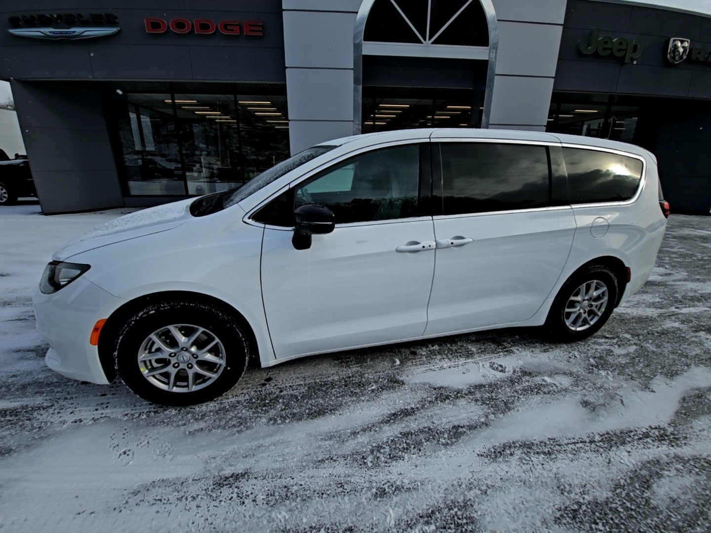 2026 Chrysler Voyager LX's photo