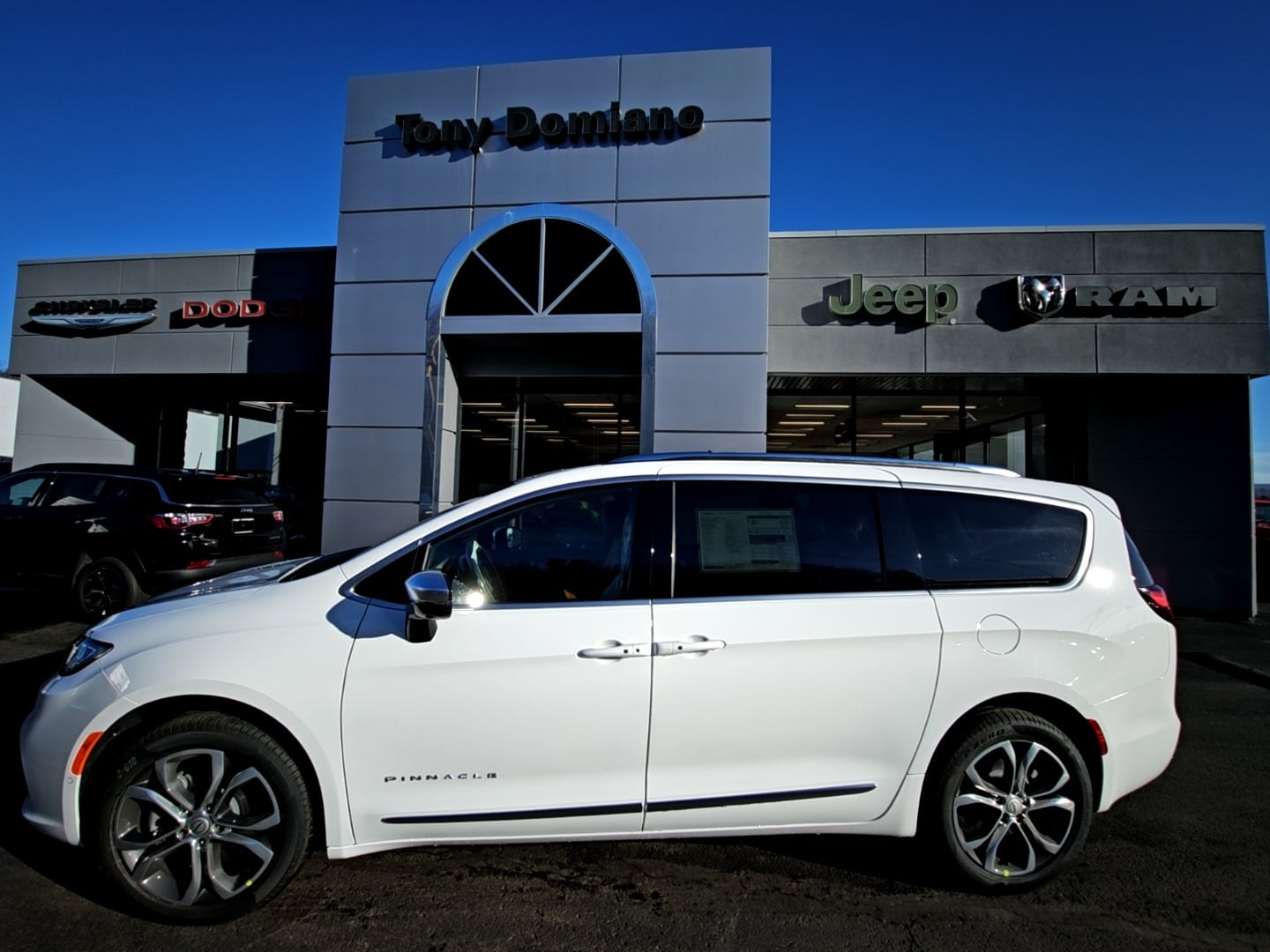 2026 Chrysler Pacifica Pinnacle's photo