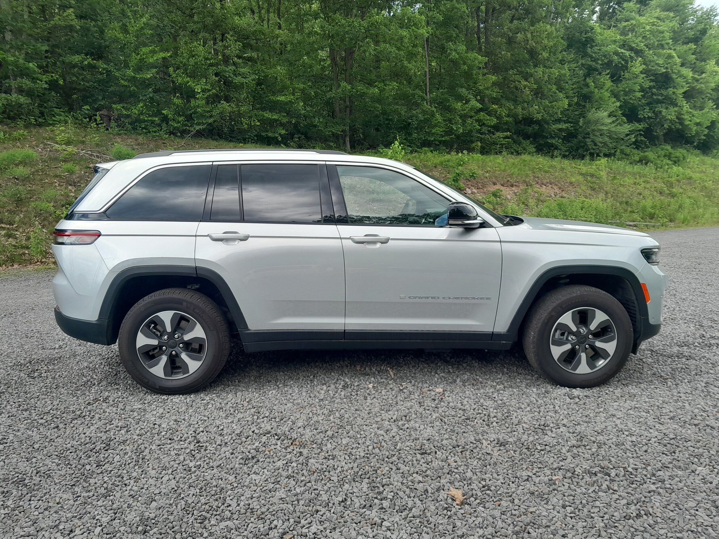 2022 Jeep Cherokee 4xe Base photo 4