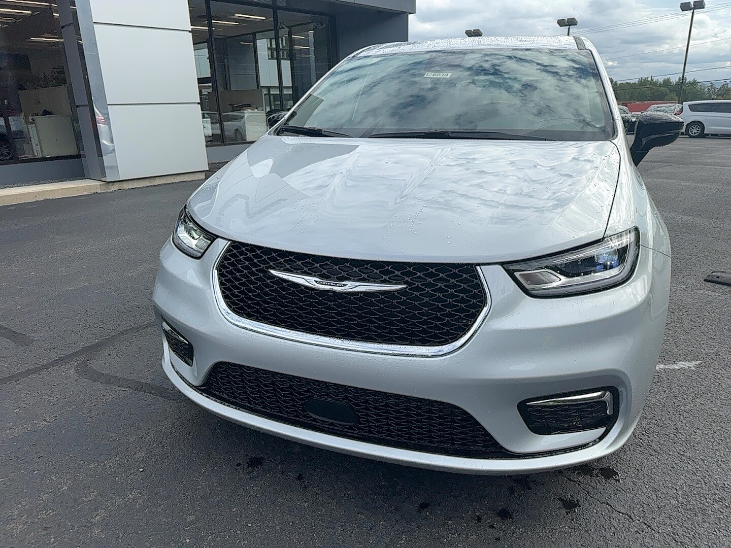 2026 Chrysler Pacifica photo 3