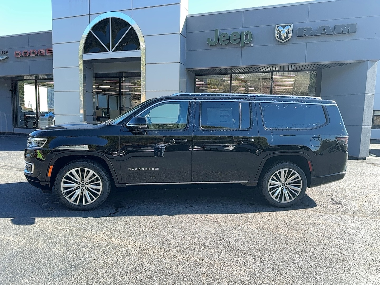 2025 Jeep Wagoneer L Series II's photo