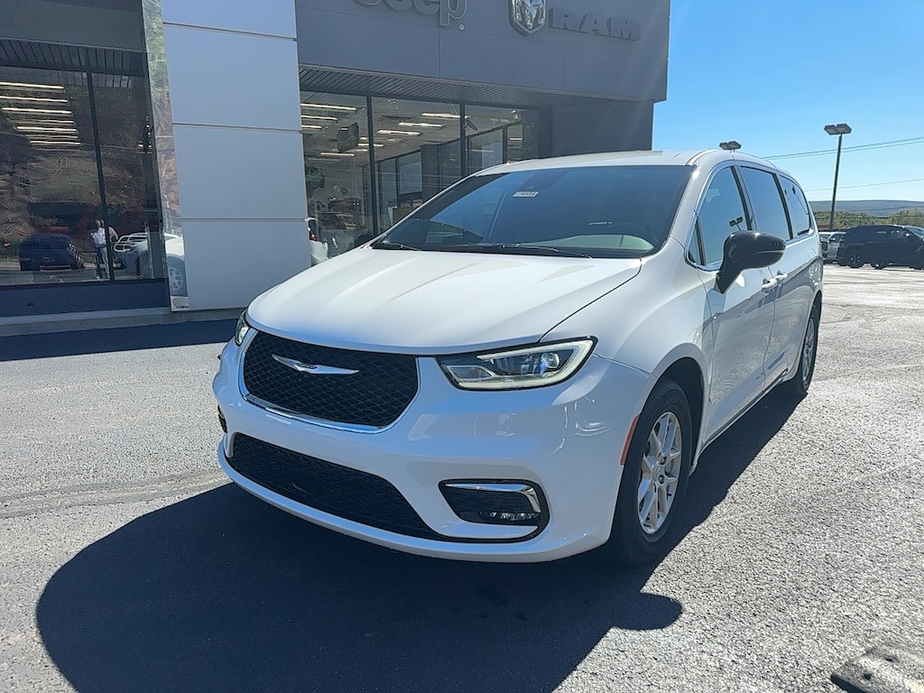 New 2026 Chrysler Pacifica Select Passenger Van