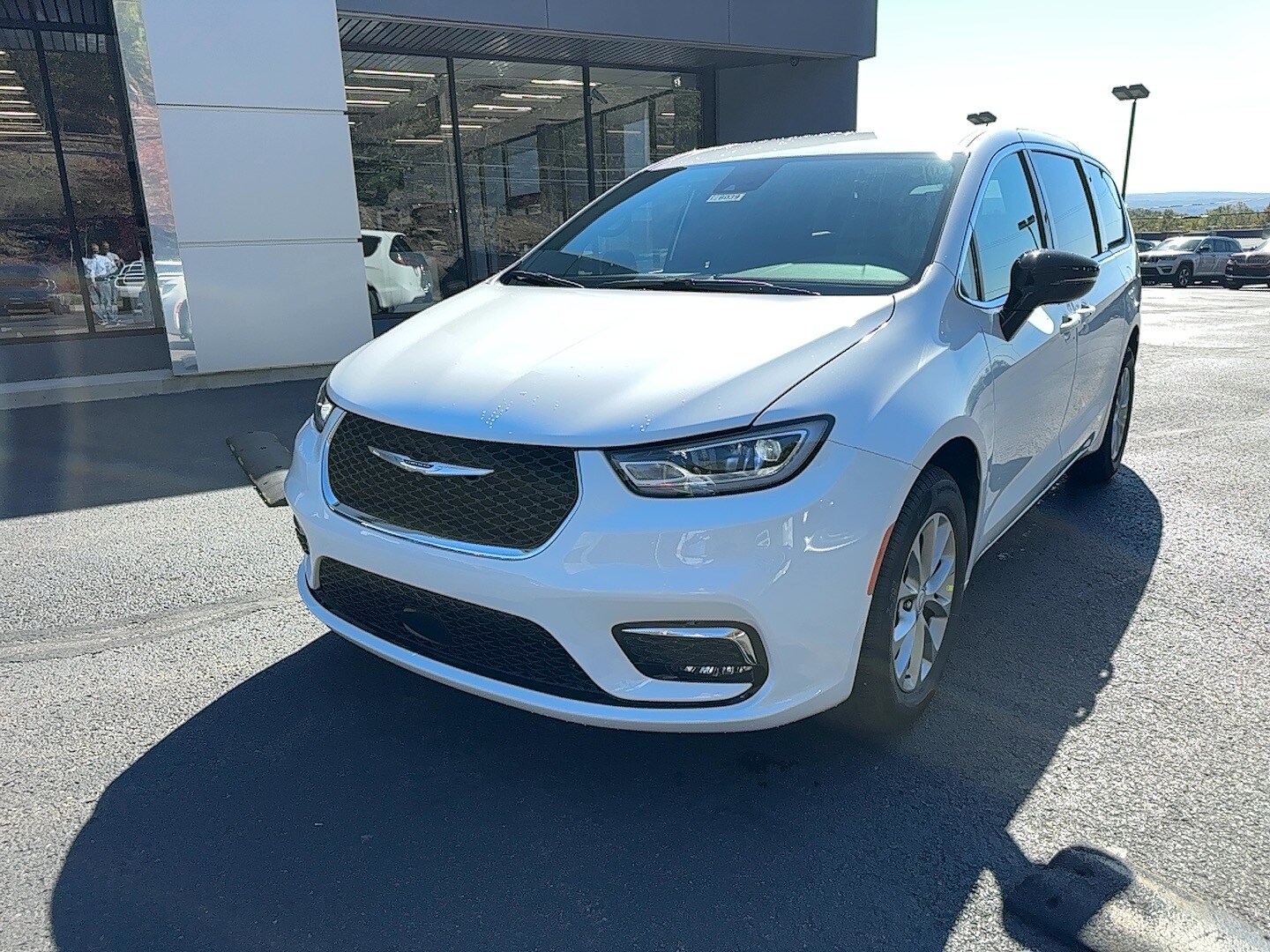 2026 Chrysler Pacifica photo 3