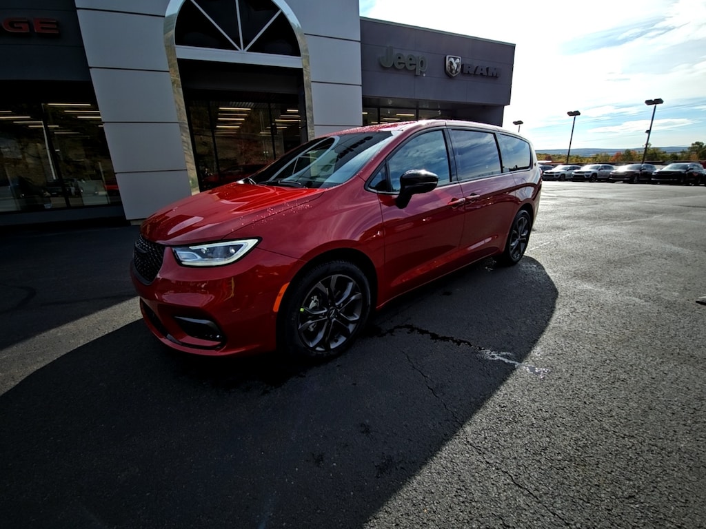 New 2026 Chrysler Pacifica Select Passenger Van