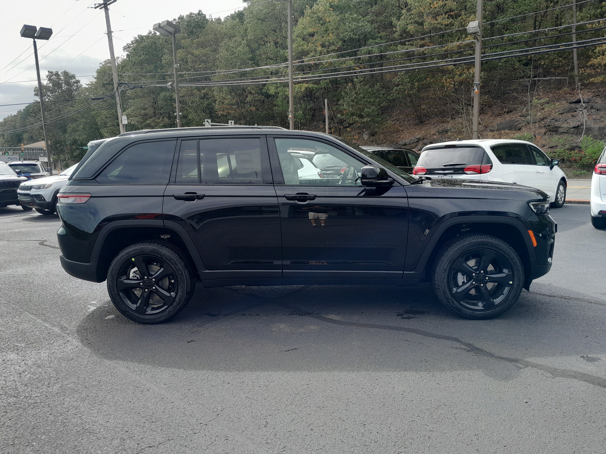 2025 Jeep Grand Cherokee Laredo Sport photo 4