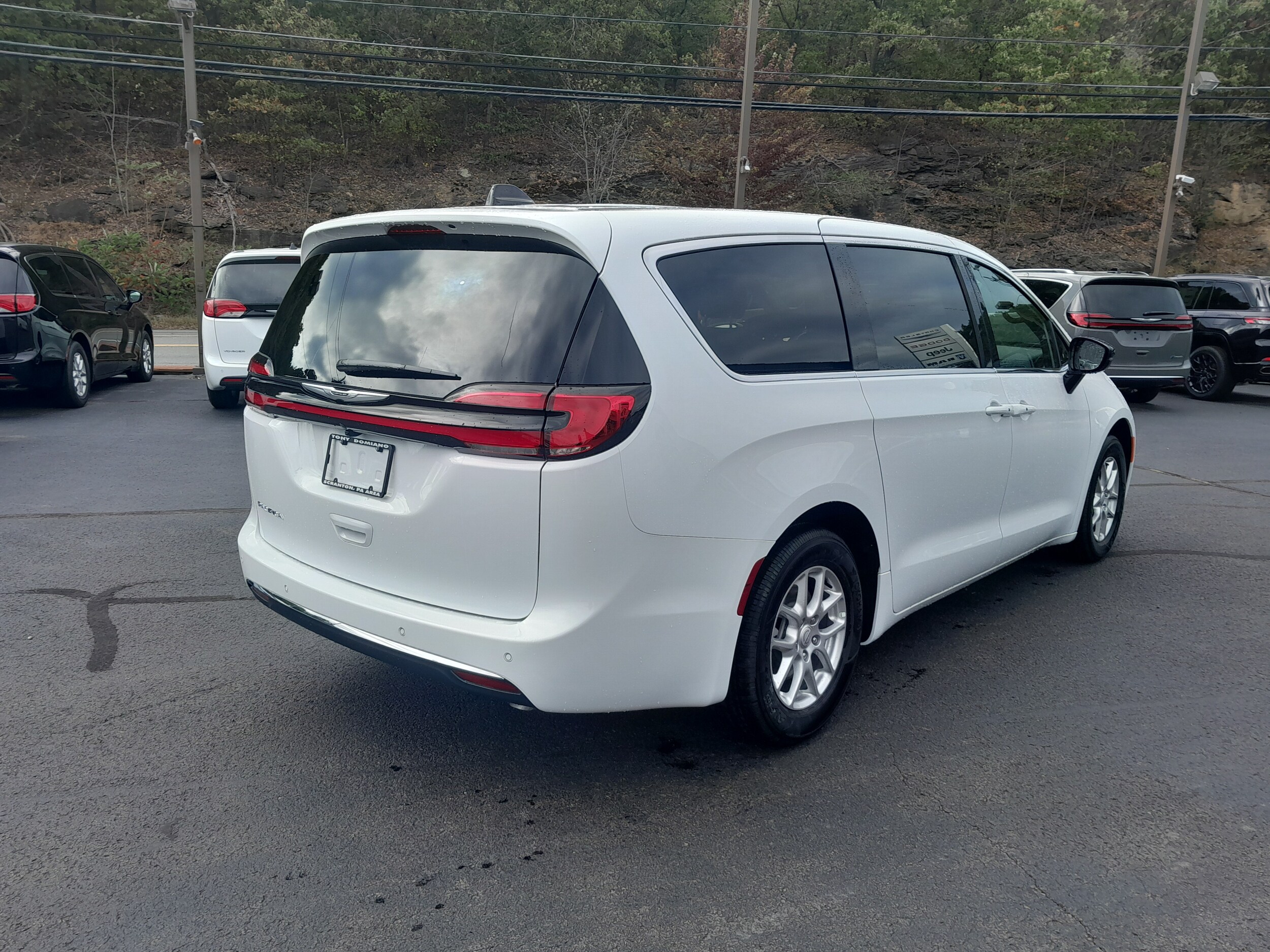 2026 Chrysler Pacifica photo 4