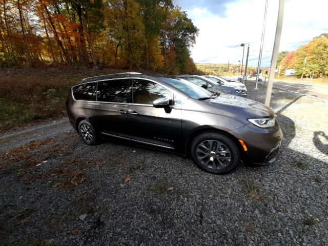 2023 Chrysler Pacifica Hybrid Pinnacle photo 4