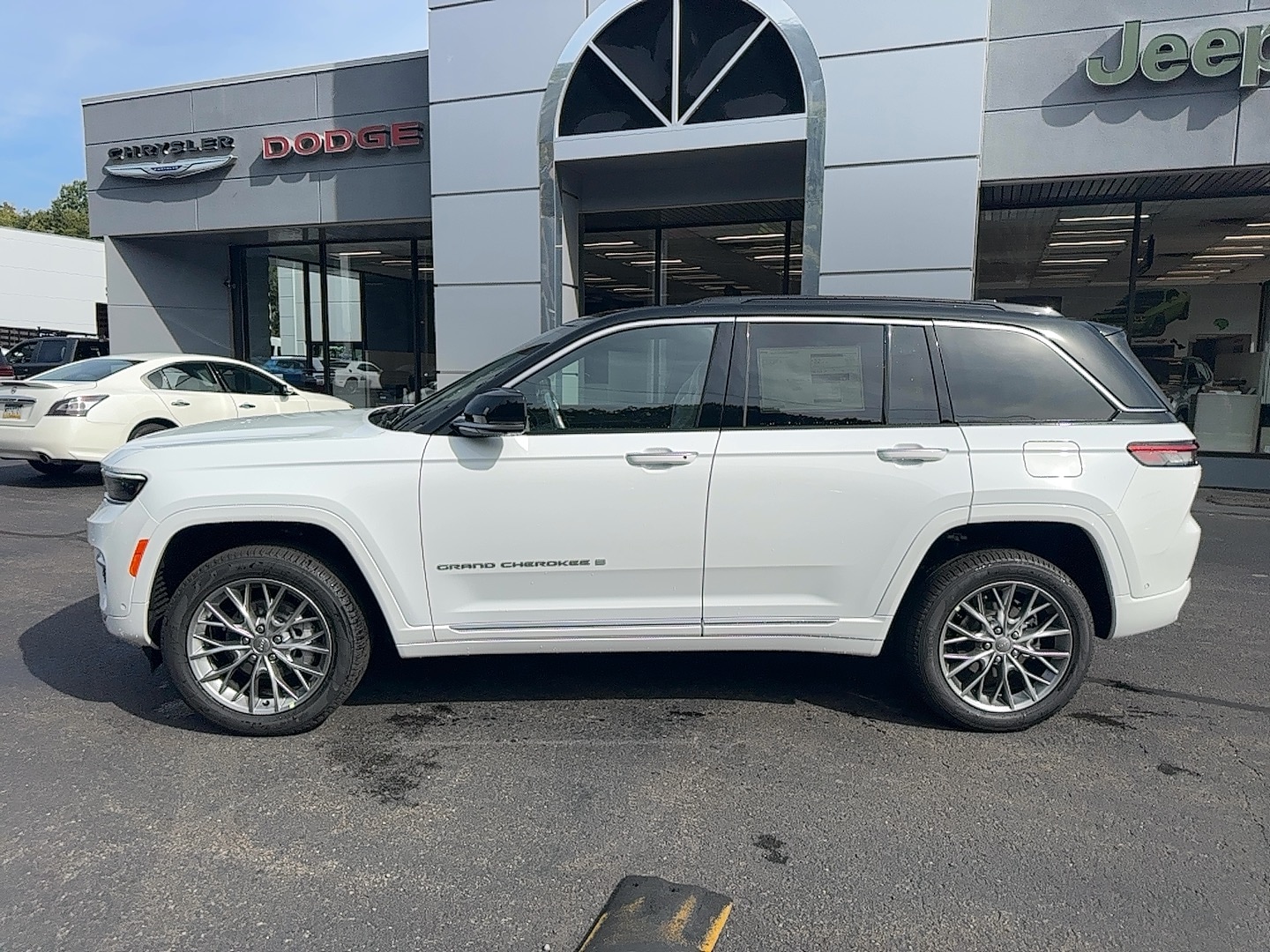 2025 Jeep Grand Cherokee Summit's photo