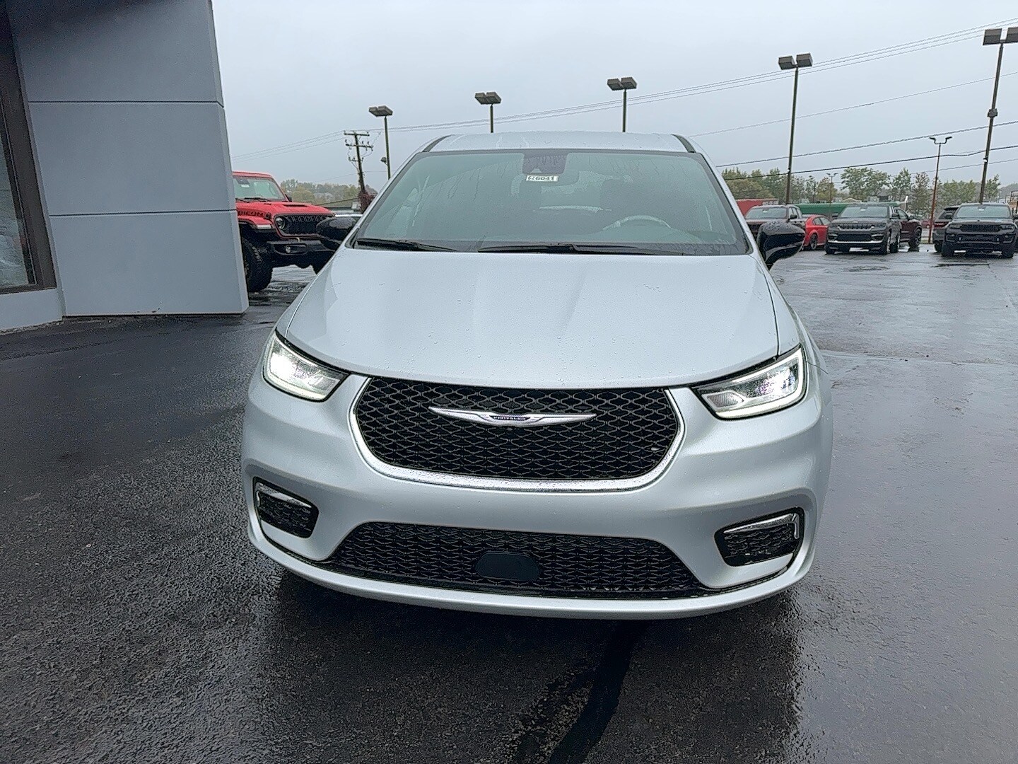 2026 Chrysler Pacifica photo 3