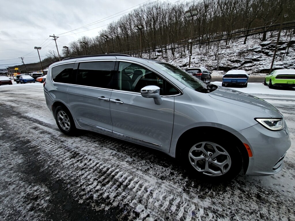 Used 2022 Chrysler Pacifica Minivan