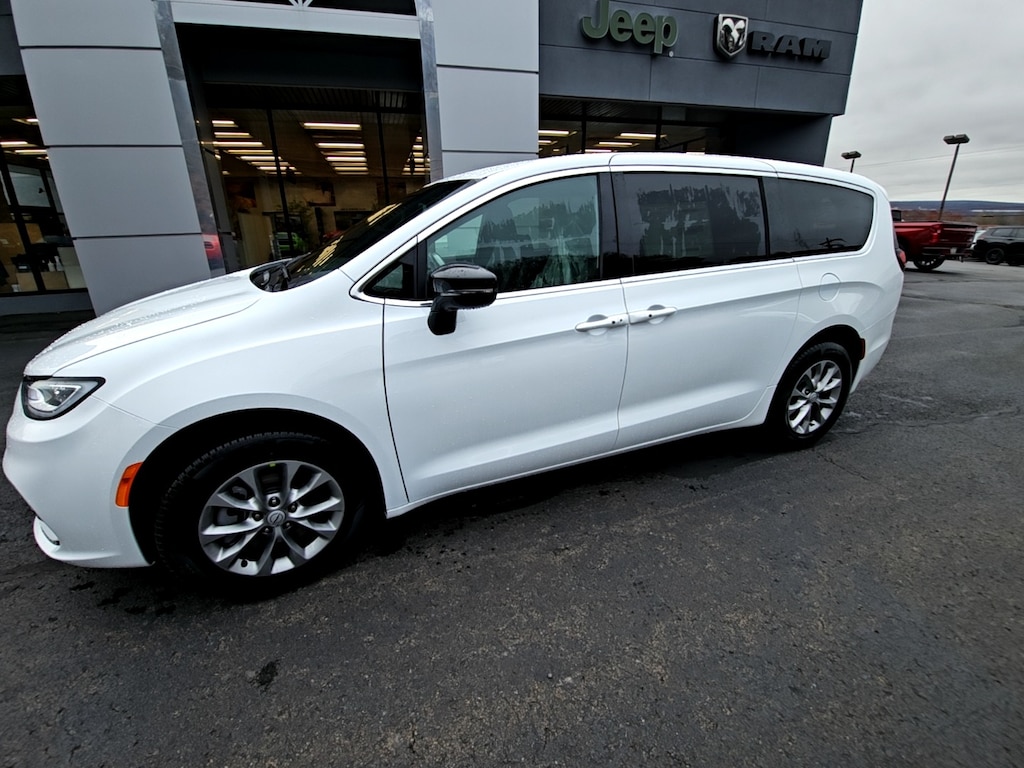 New 2026 Chrysler Pacifica Select Passenger Van