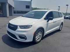 2025 Chrysler Pacifica Select Passenger Van