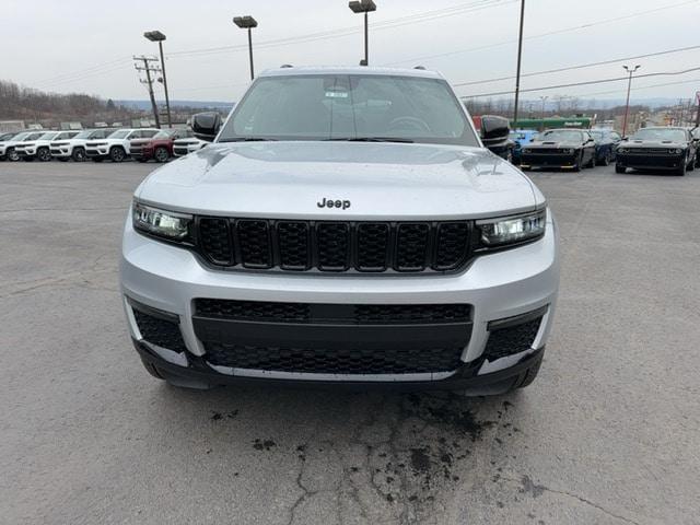 2024 Jeep Grand Cherokee Limited photo 2
