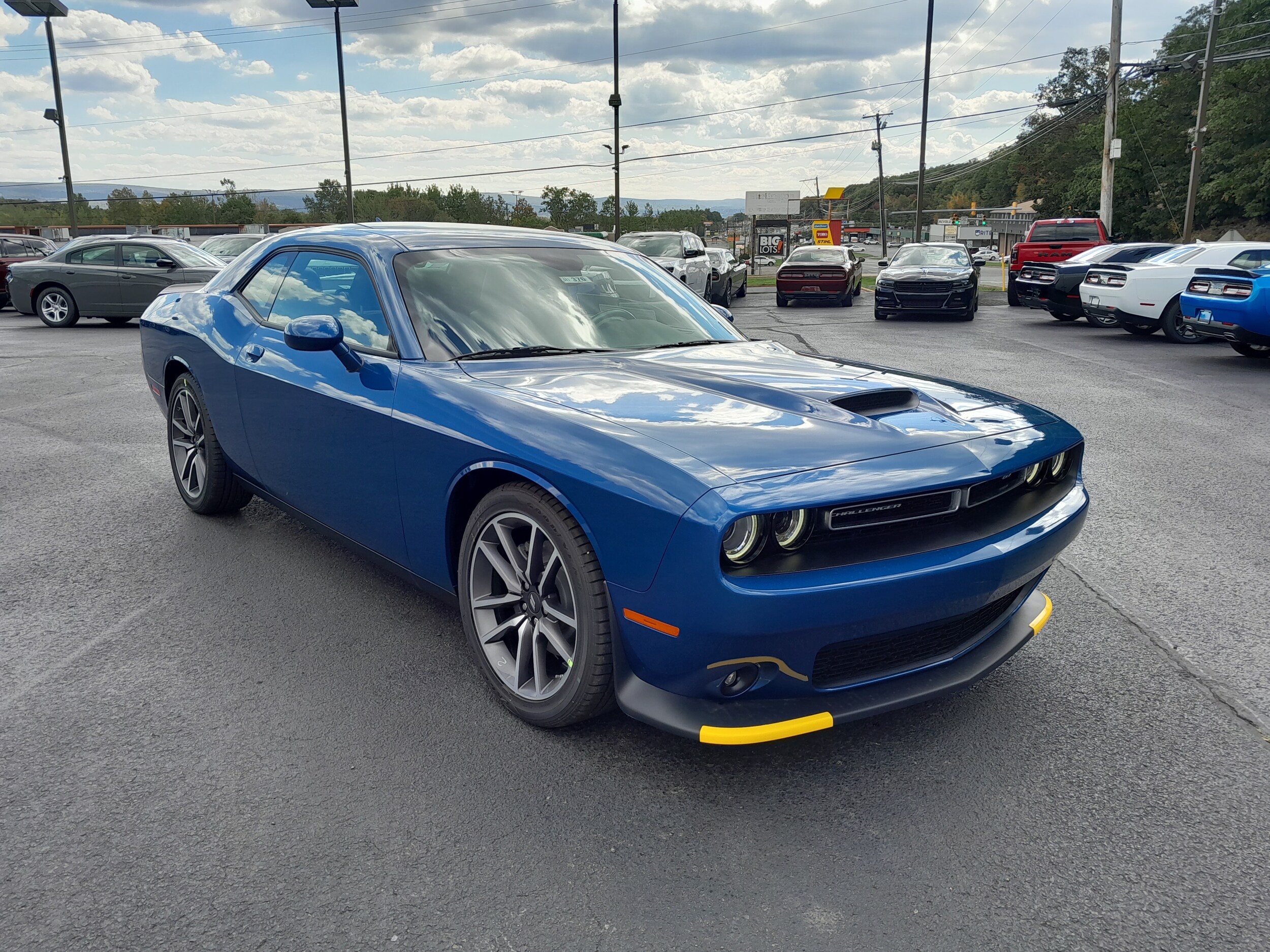 2023 Dodge Challenger GT photo 3