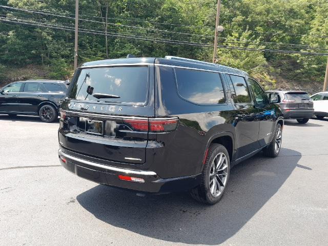 2023 Jeep Wagoneer L Series III photo 3