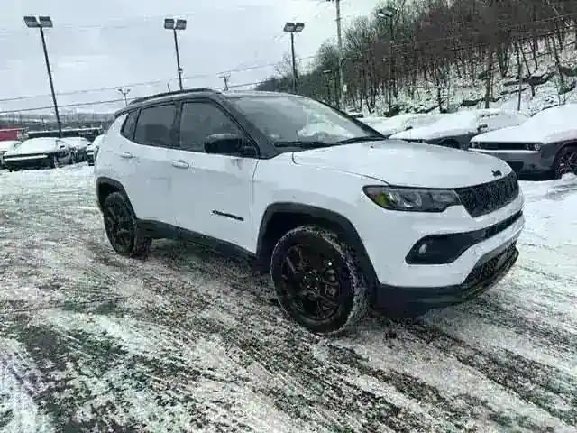 2024 Jeep Compass Latitude Sport photo 4
