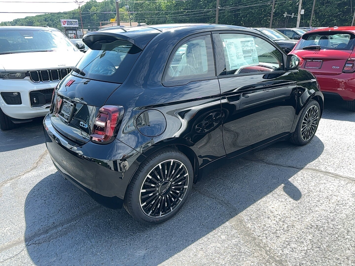 2024 Fiat 500e Red photo 4