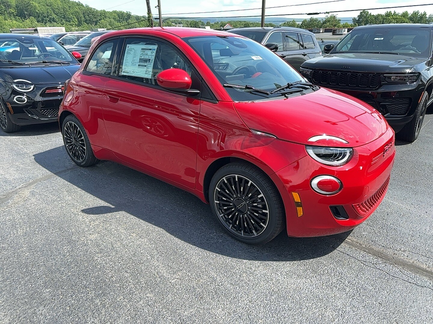 2024 Fiat 500e Red photo 4