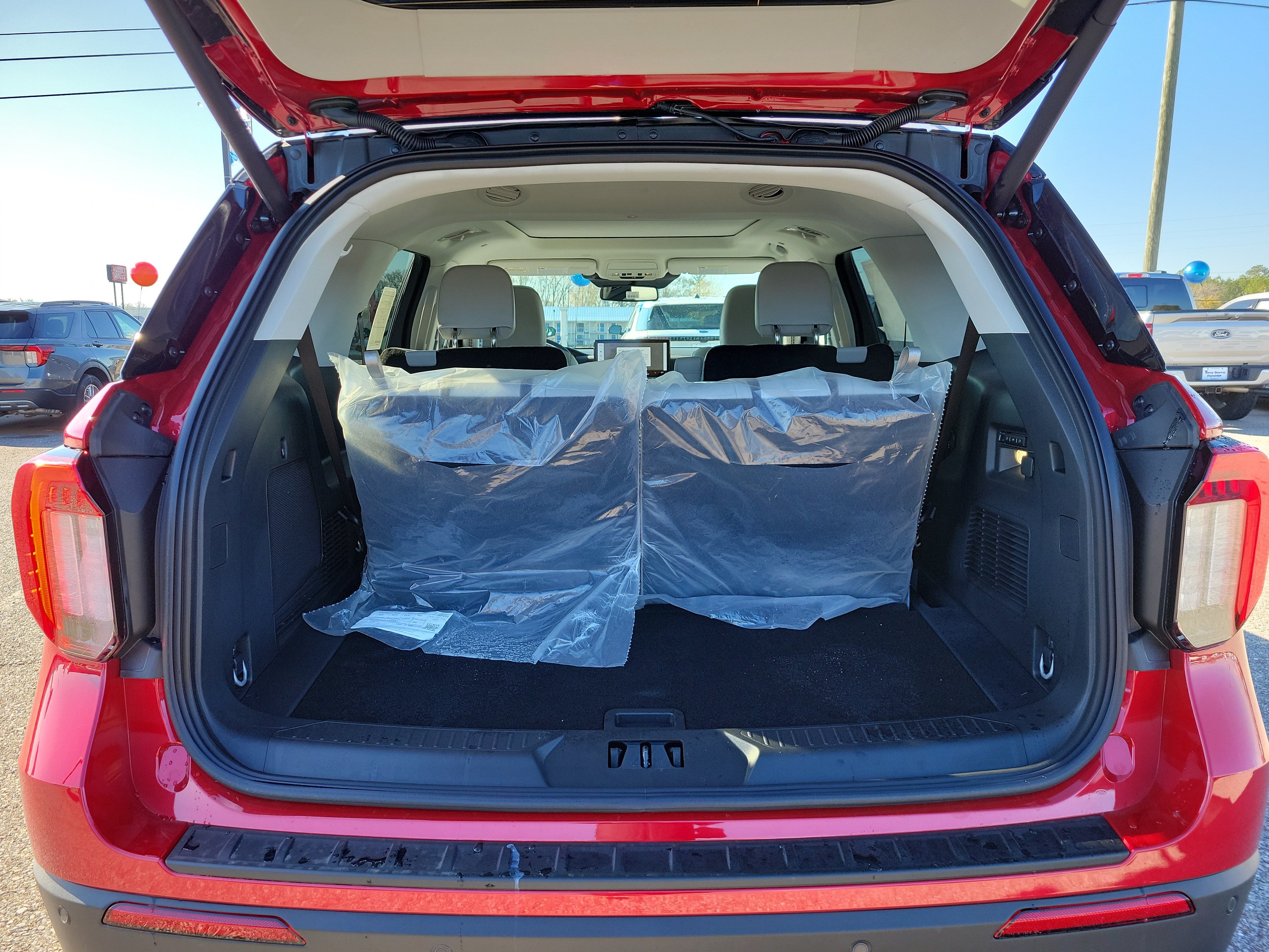 2026 Ford Explorer Platinum - Photo 10