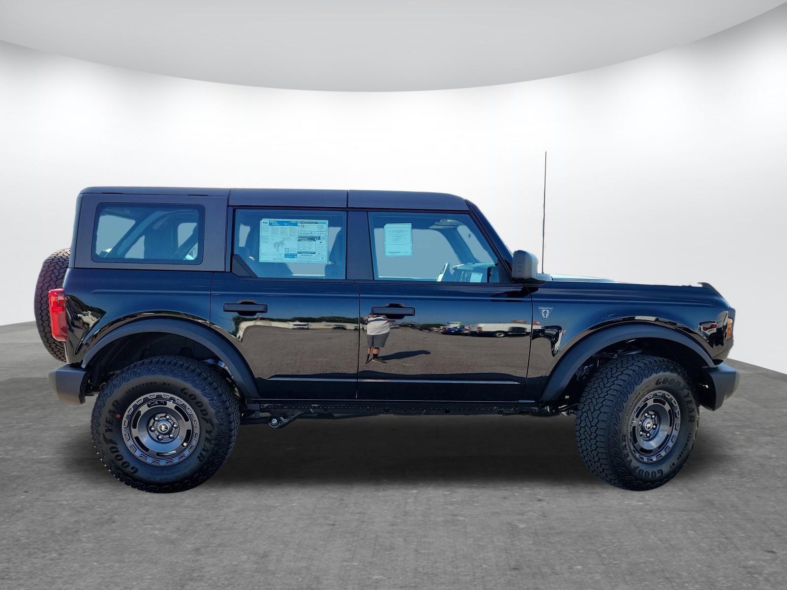 2025 Ford Bronco Base photo 4