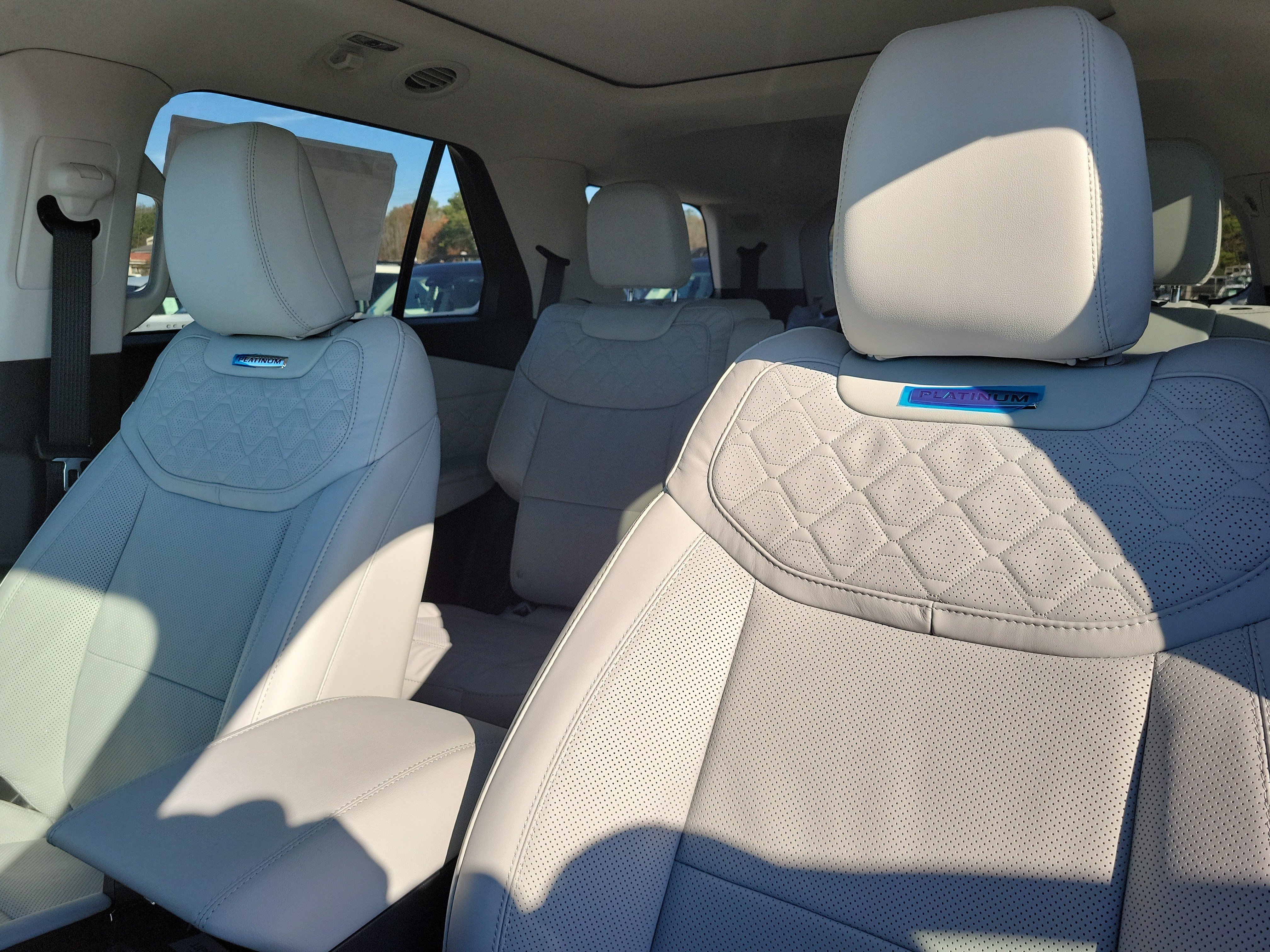 2026 Ford Explorer Platinum - Photo 15