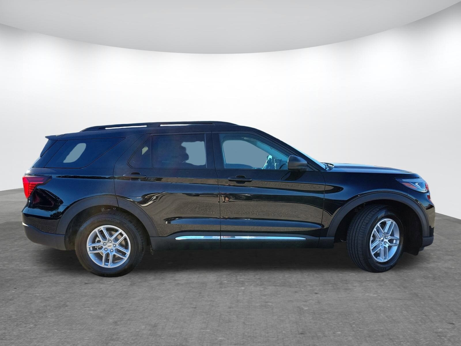 2025 Ford Explorer photo 4