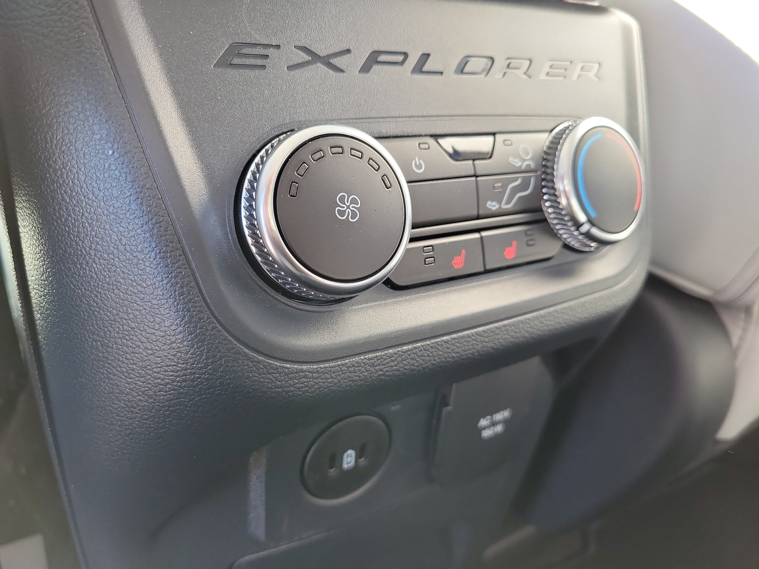 2026 Ford Explorer Platinum - Photo 19