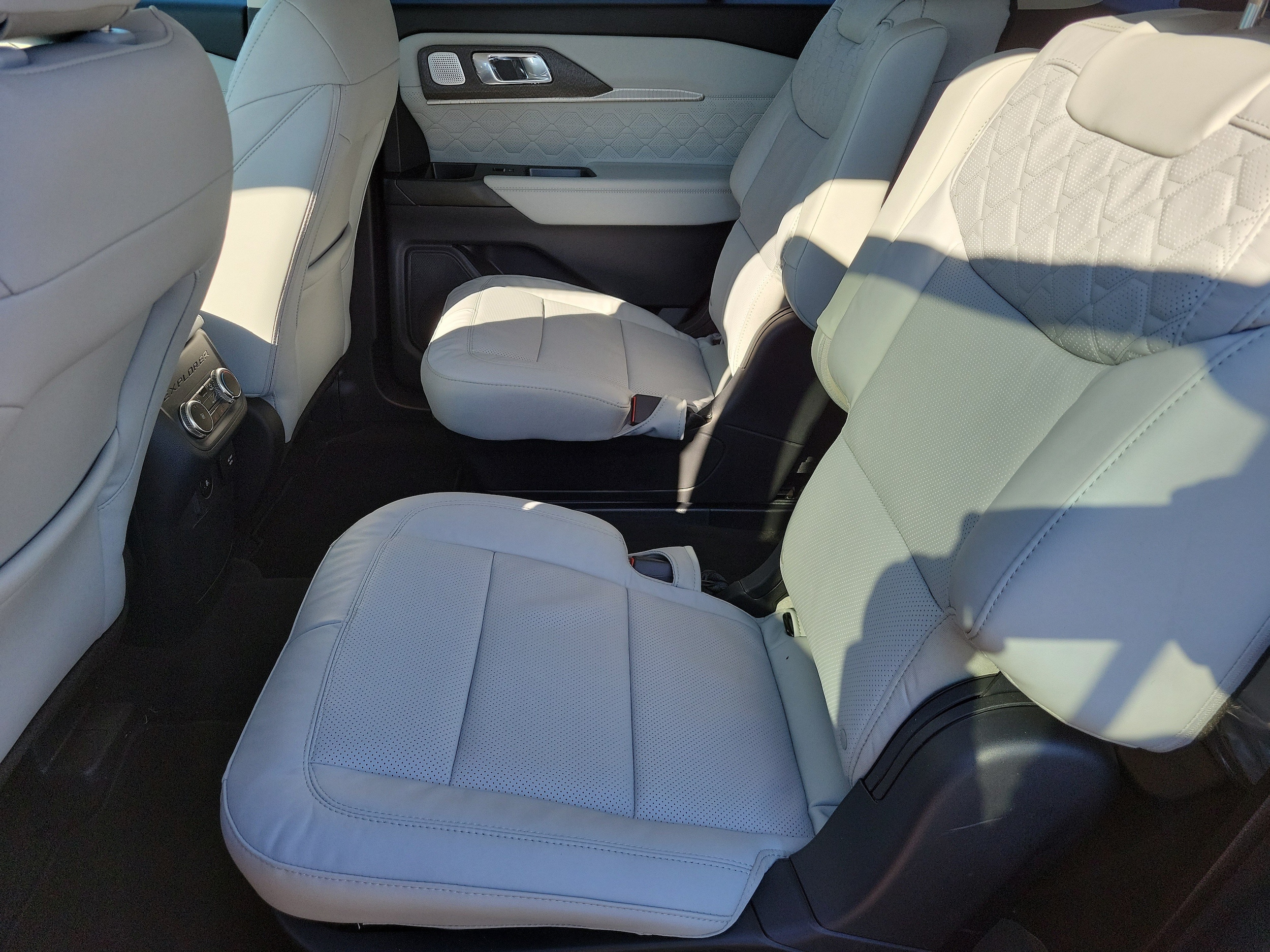 2026 Ford Explorer Platinum - Photo 18