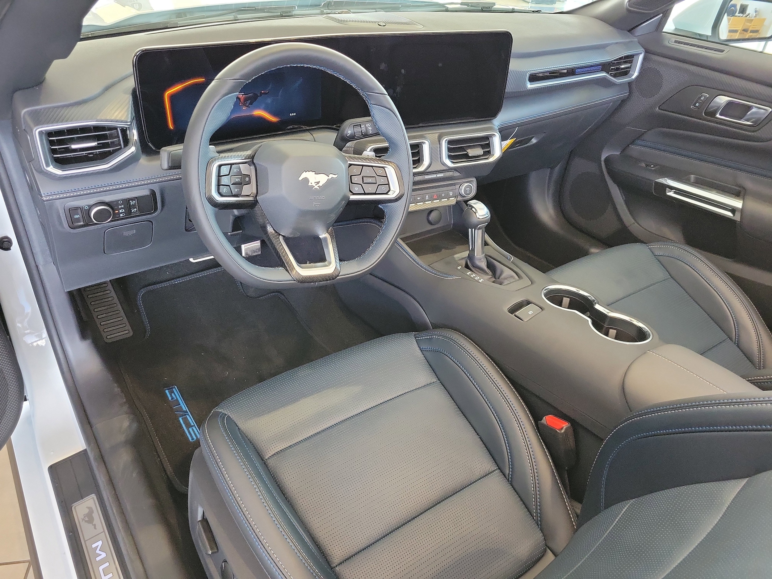 2025 Ford Mustang GT Premium Convertible - Photo 11