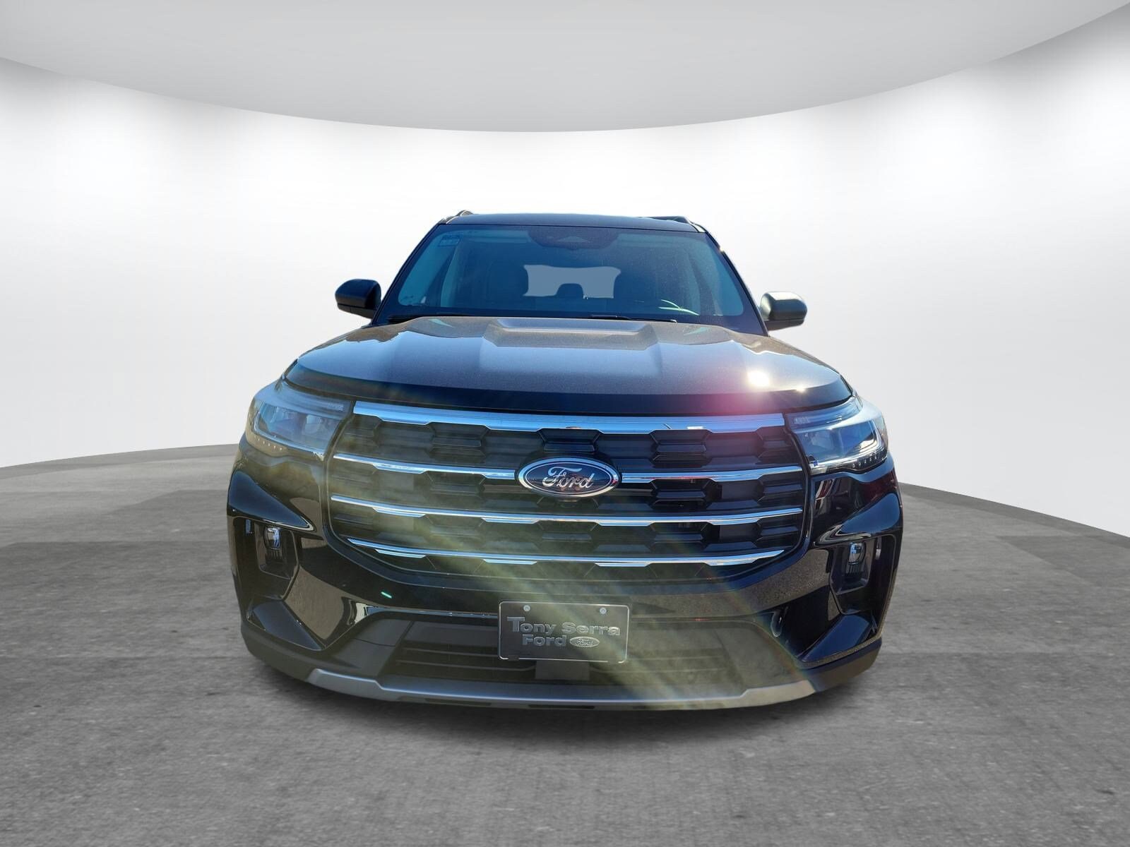 2025 Ford Explorer photo 2