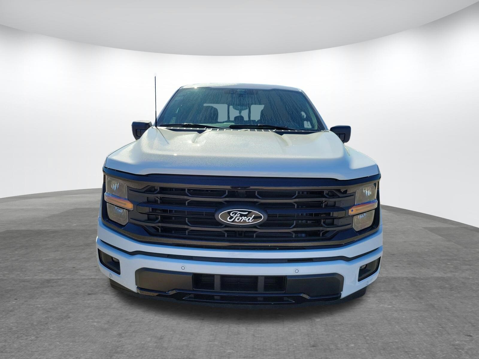 2025 Ford F-150 XLT photo 2