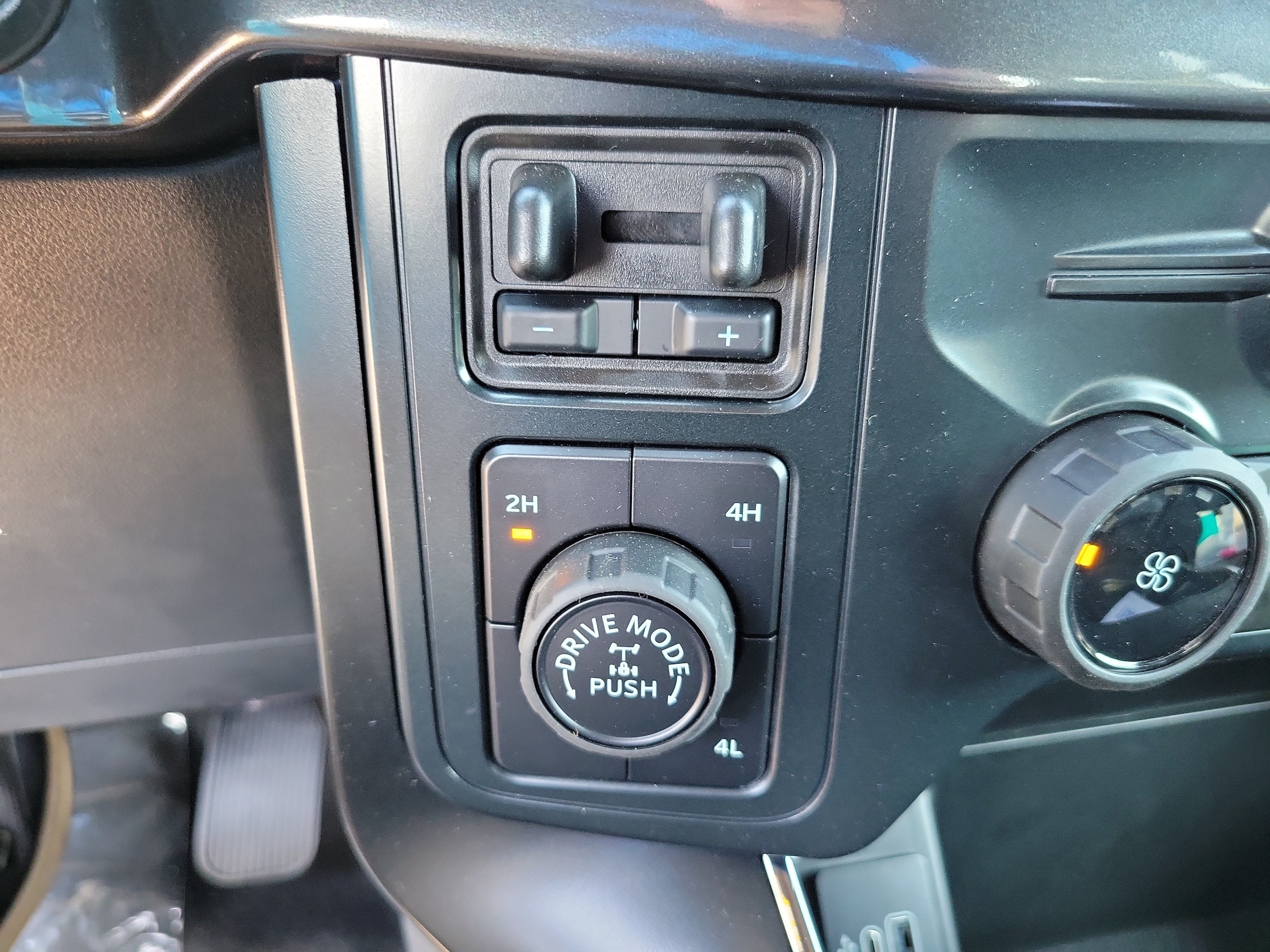 2025 Ford F-150 STX - Photo 26