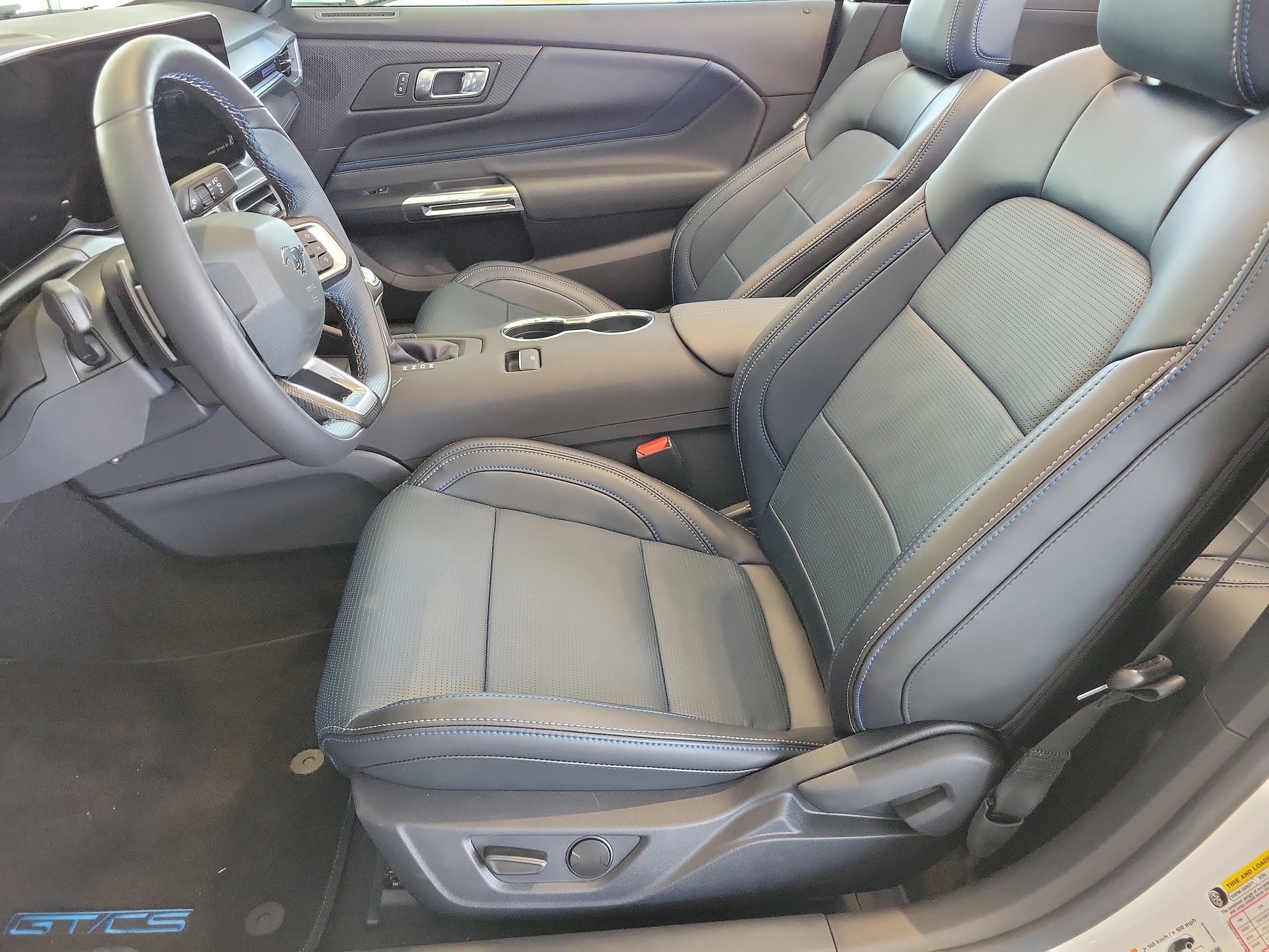 2025 Ford Mustang GT Premium Convertible - Photo 12