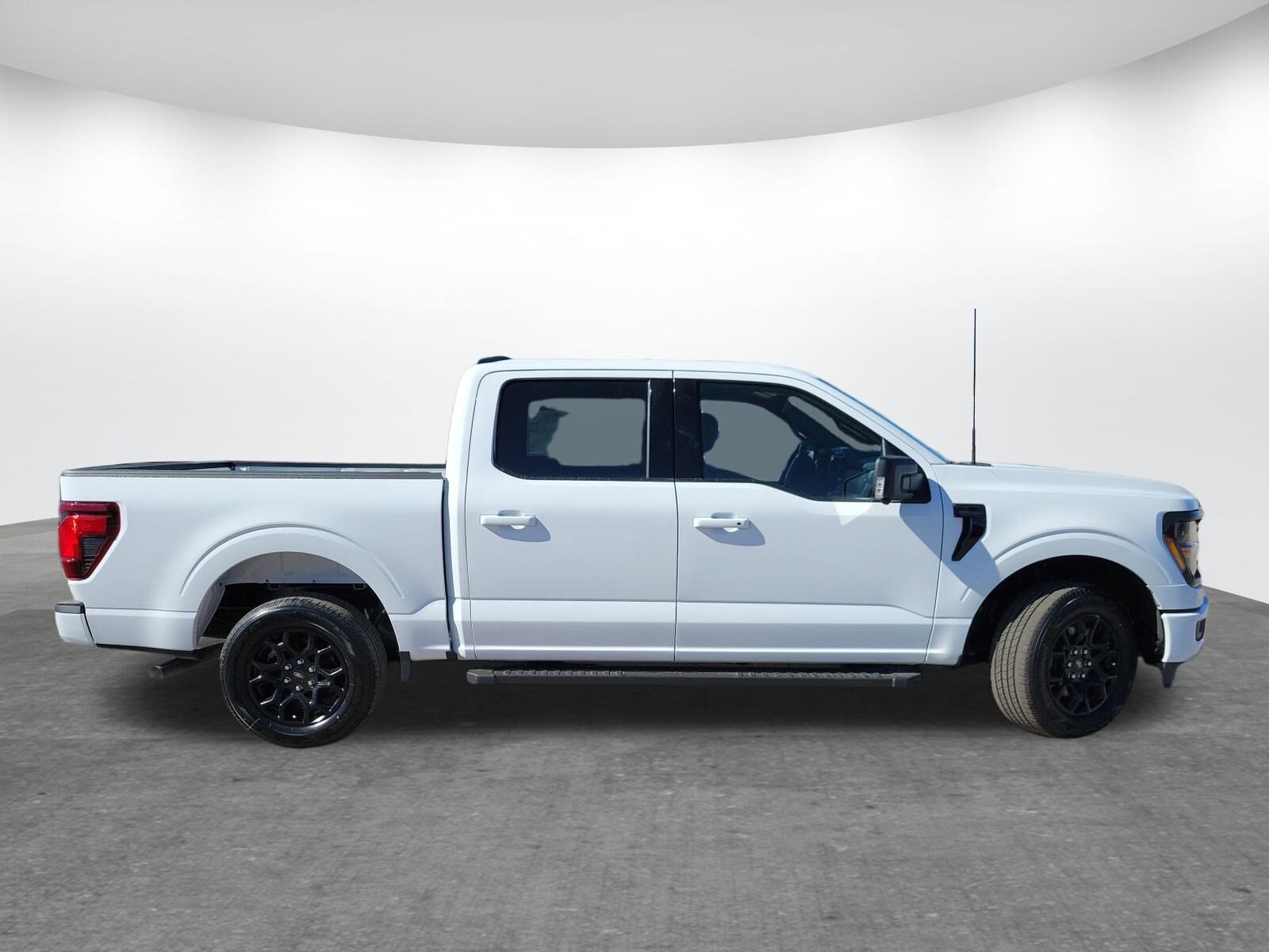 2025 Ford F-150 XLT photo 4
