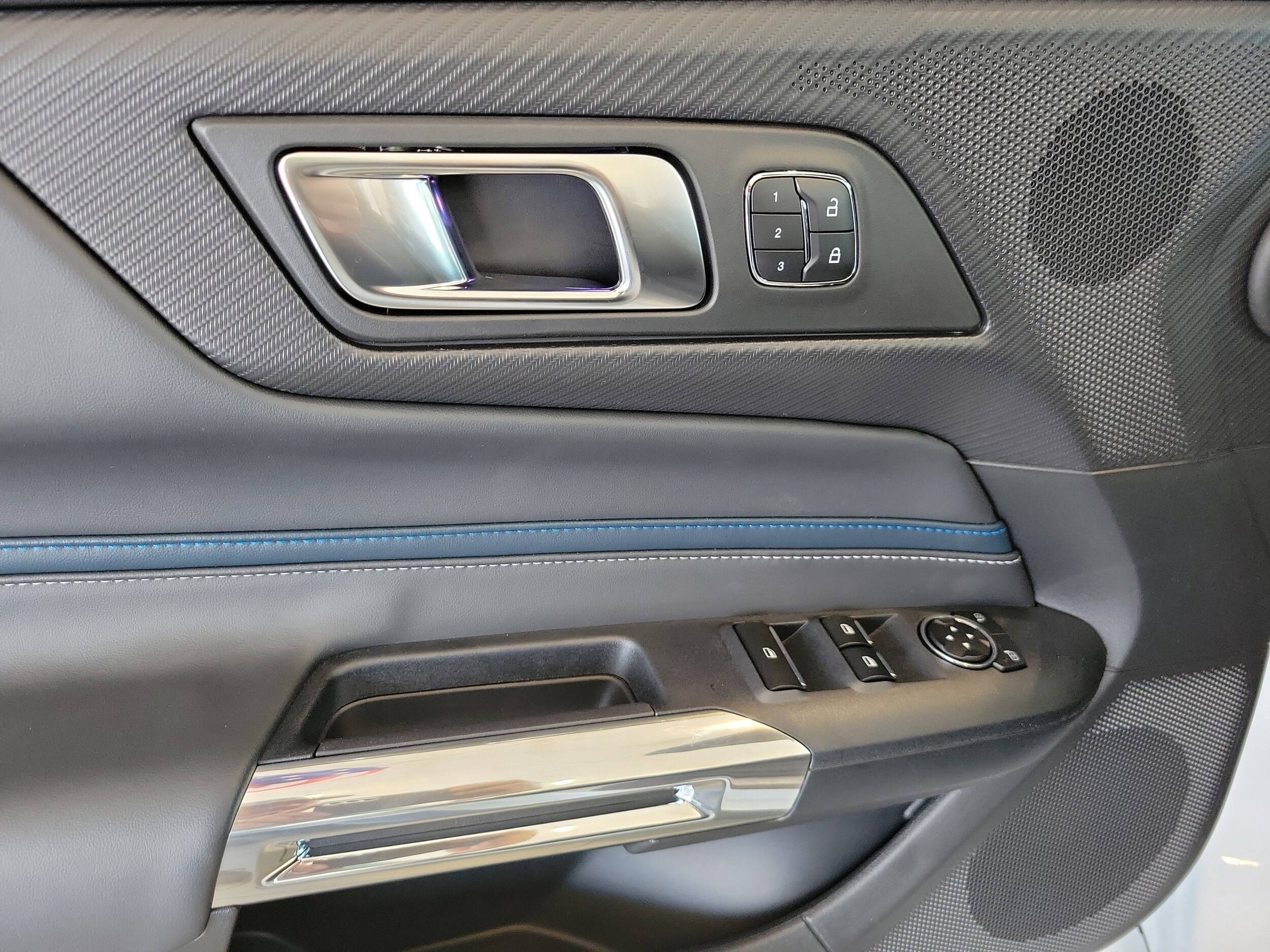 2025 Ford Mustang GT Premium Convertible - Photo 17