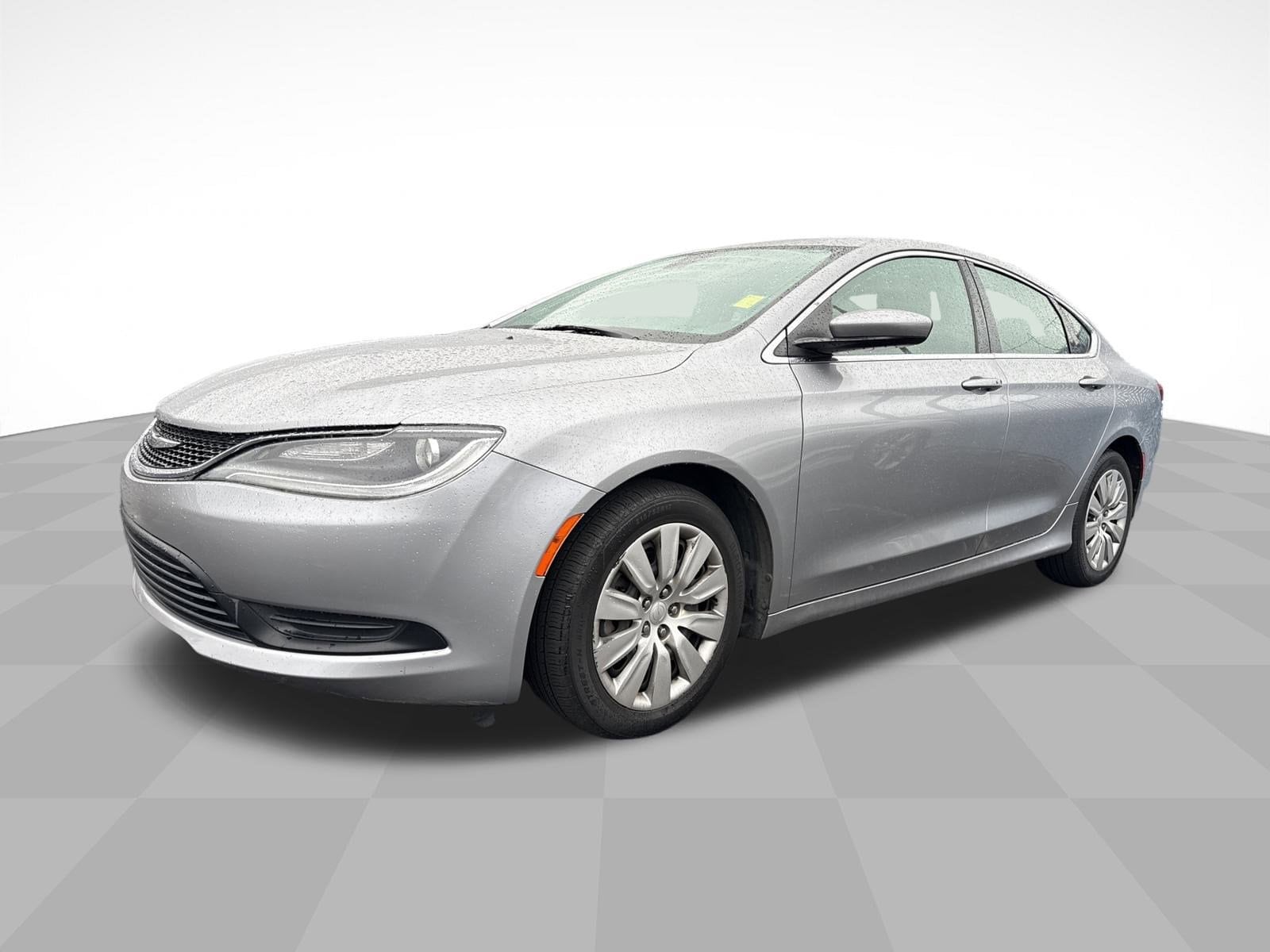 2016 Chrysler 200 LX's photo