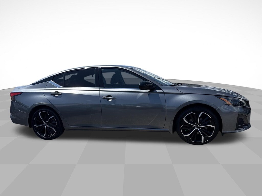 Used 2023 Nissan Altima SR FWD Sedan