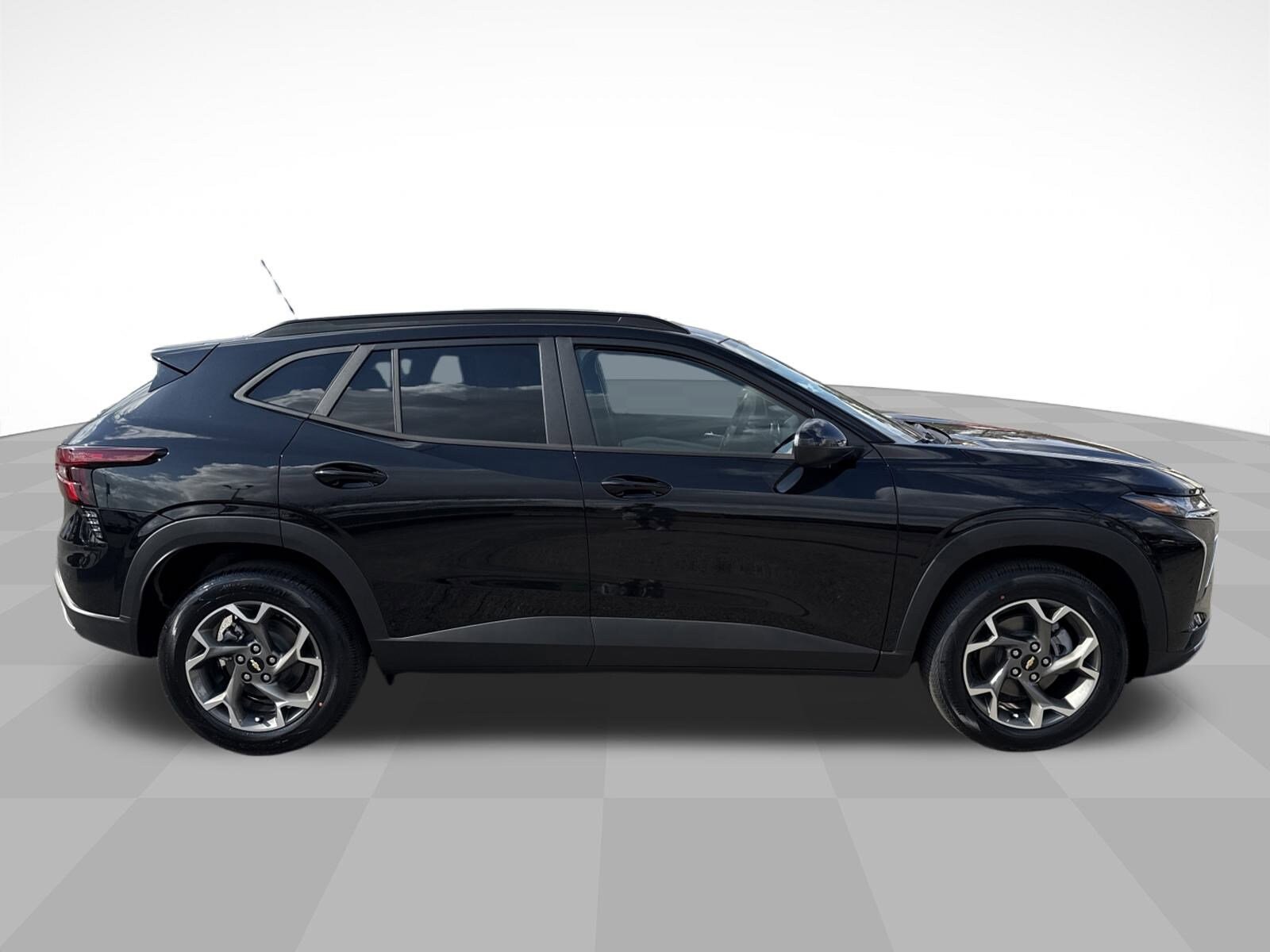 2026 Chevrolet Trax LT photo 4