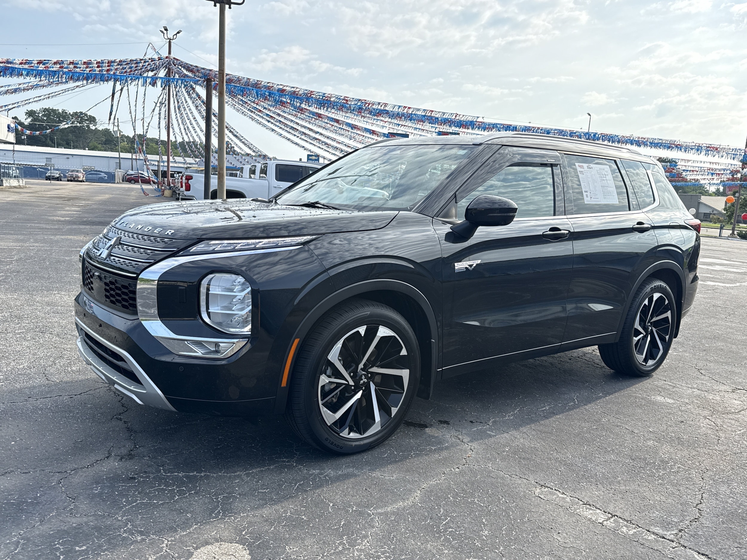 2023 Mitsubishi Outlander Plug-in Hybrid 40th Anniversary S-AWC's photo