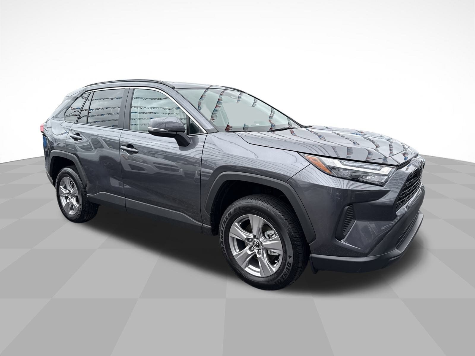 2025 Toyota RAV4 XLE photo 3