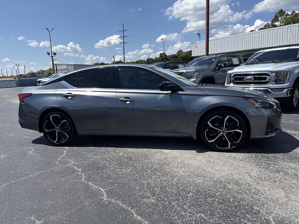 Used 2023 Nissan Altima SR FWD Sedan