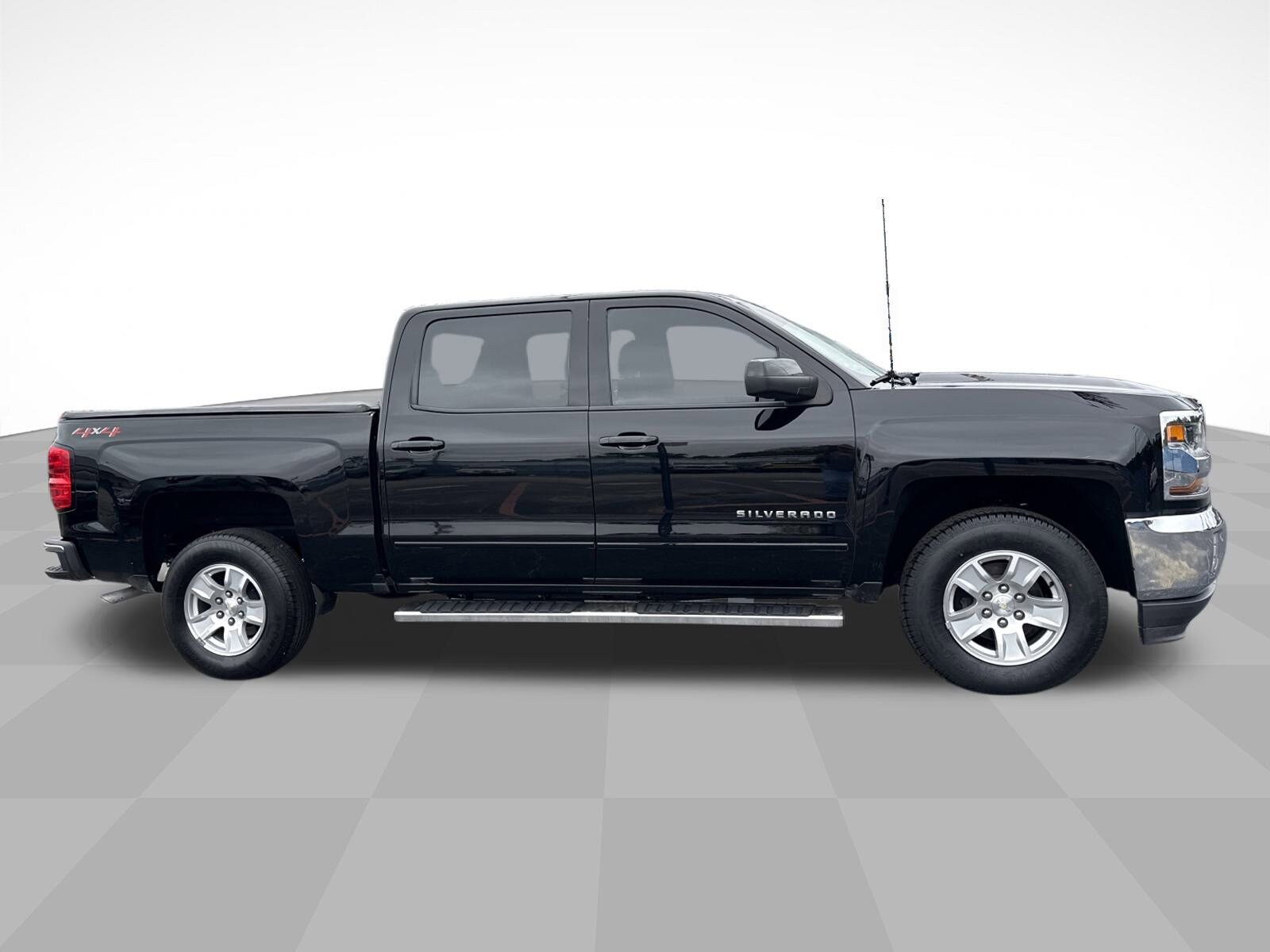 2018 Chevrolet Silverado 1500 LT photo 4