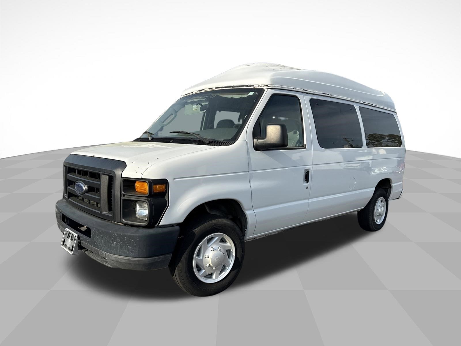 2008 Ford E-Series Econoline Wagon XL