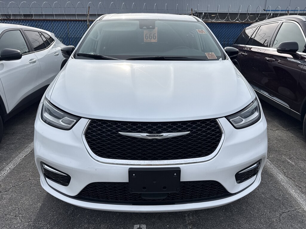 Used 2024 Chrysler Pacifica Hybrid Select