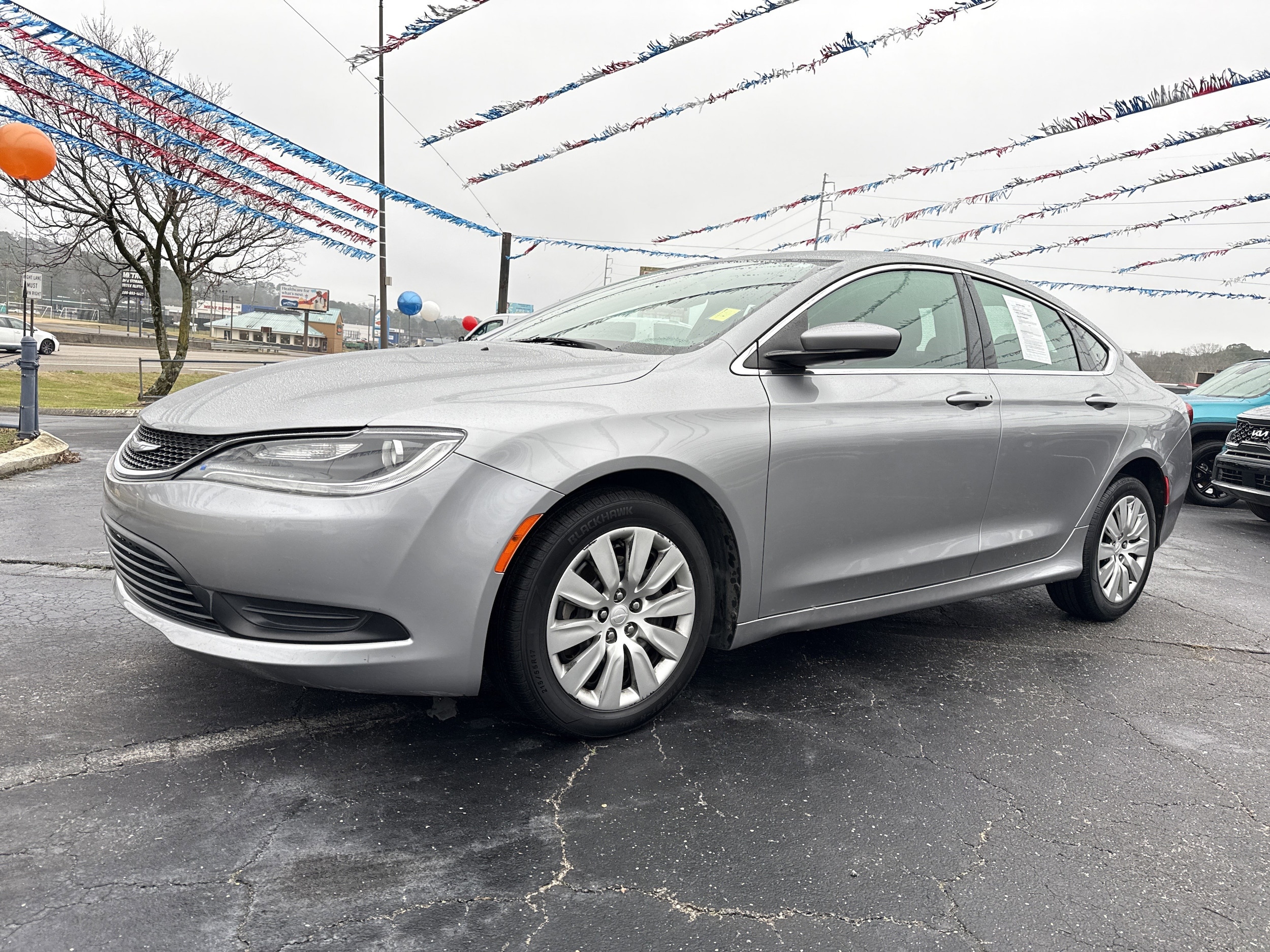 2016 Chrysler 200 LX's photo