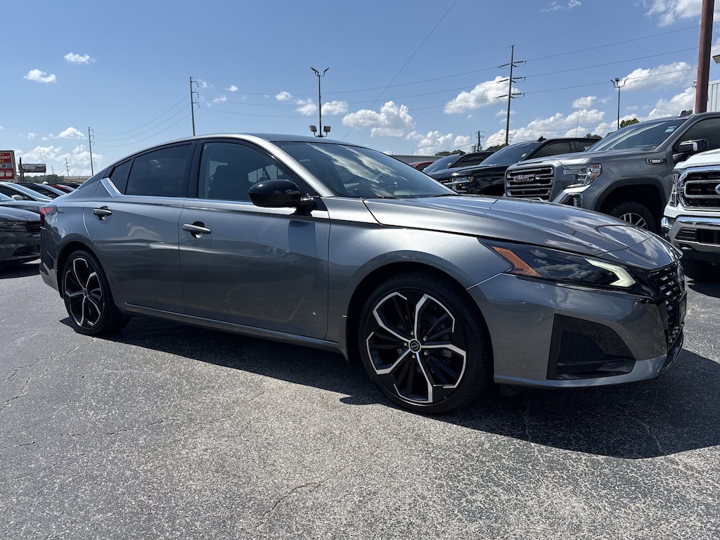 Used 2023 Nissan Altima SR FWD Sedan