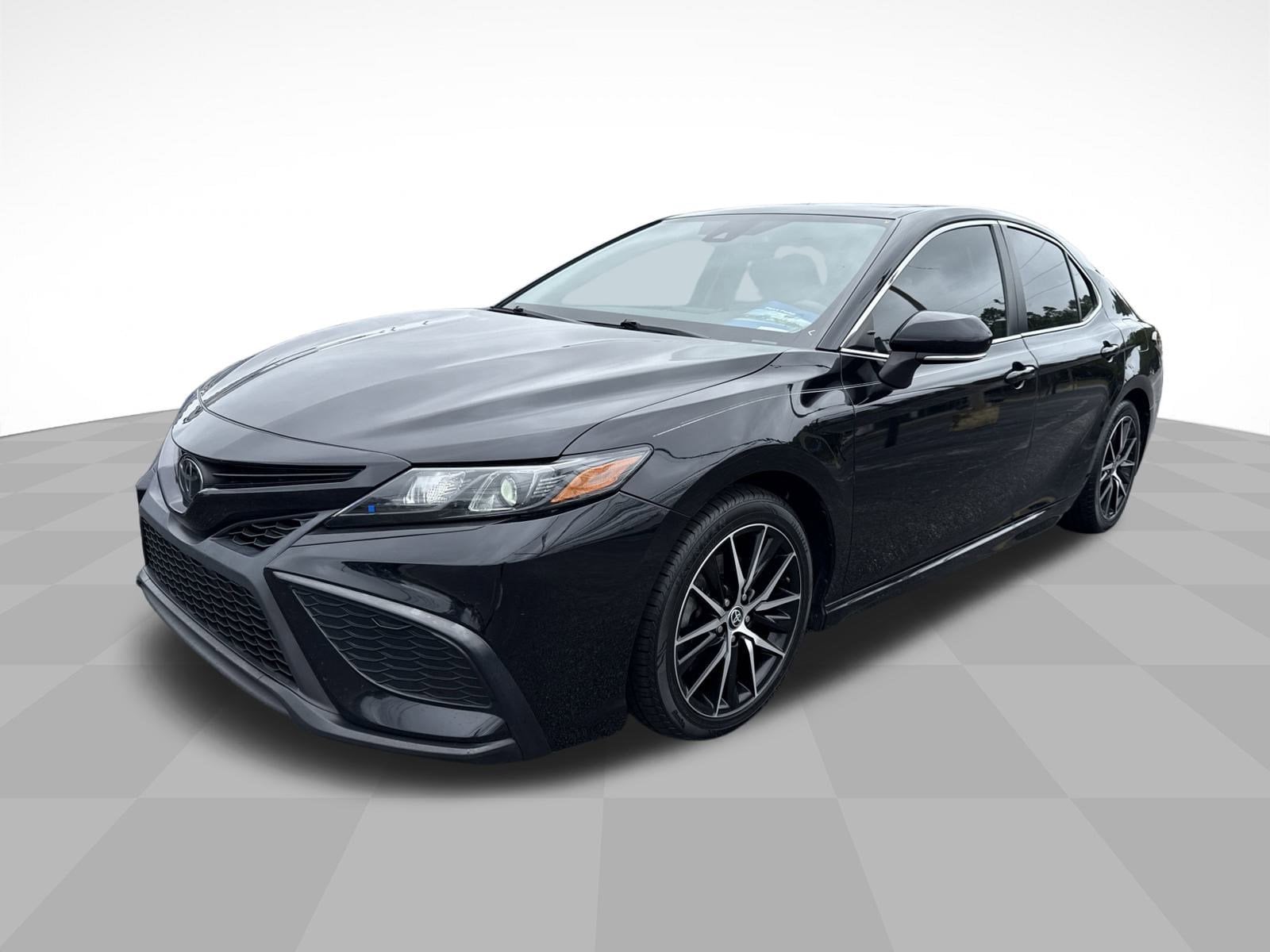 2022 Toyota Camry SE's photo