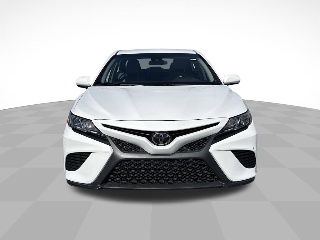 Used 2020 Toyota Camry SE Sedan