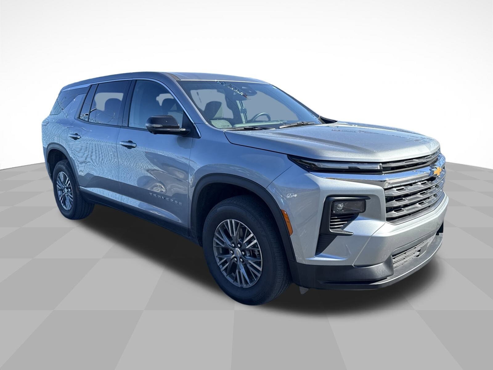 2024 Chevrolet Traverse LS photo 2