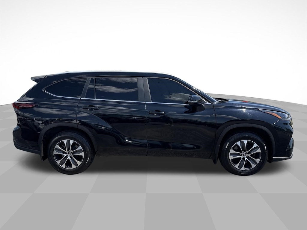 Used 2024 Toyota Highlander XLE SUV
